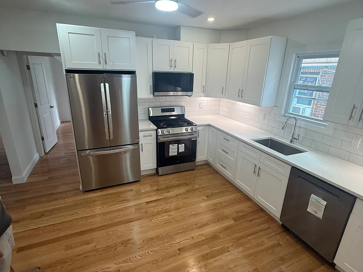 3 bed, $3,500 — Photo 2