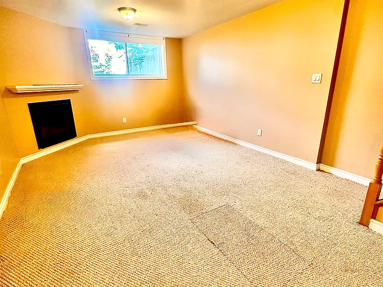 241 Hunterbrook St N — Photo 30