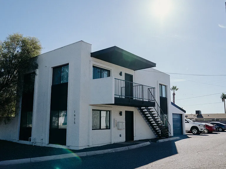 The Harlow Apartments — Photo 20