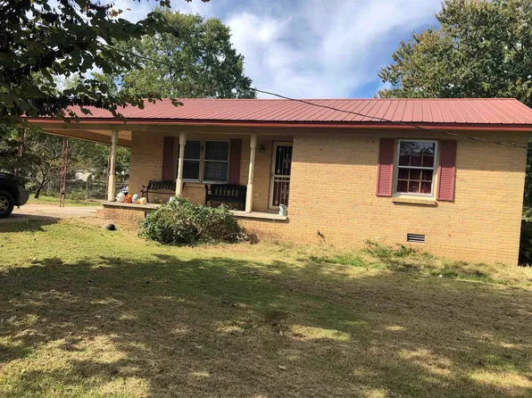 310 Discount Dr, Savannah, TN 38372