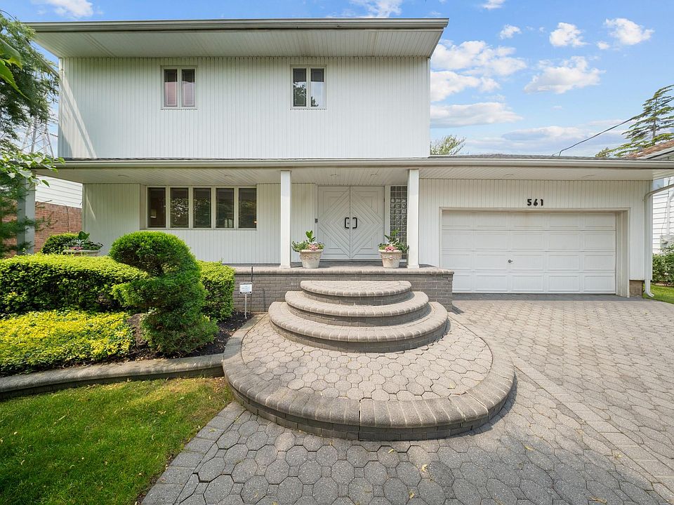 1st image of 561 Amherst Drive