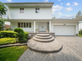 561 Amherst Dr, Woodmere, NY 11598