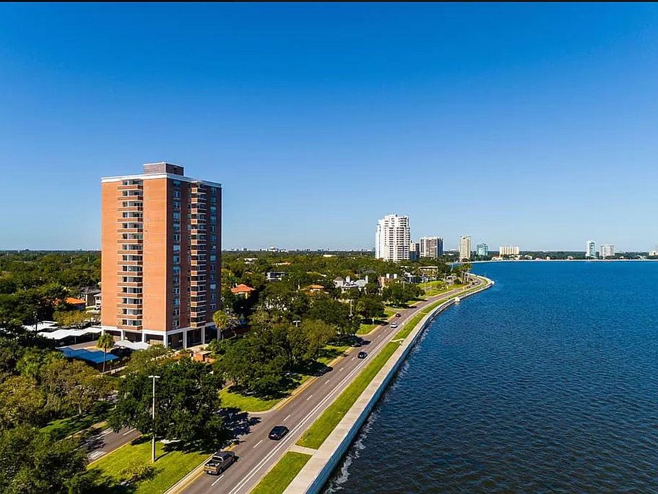 Prime location on Bayshore Blv