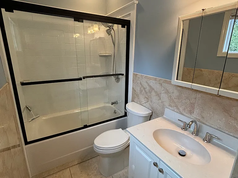 142 Old Country Rd — Photo 8