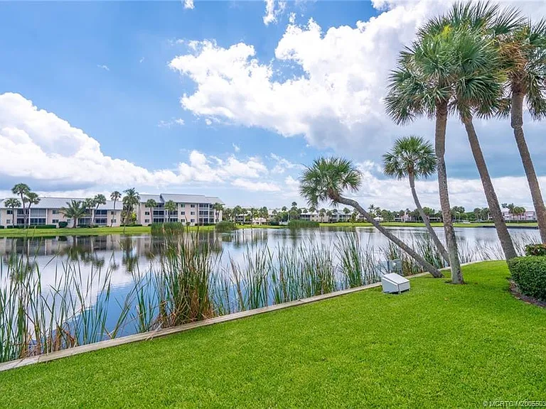 5553 NE Gulfstream Way — Photo 36