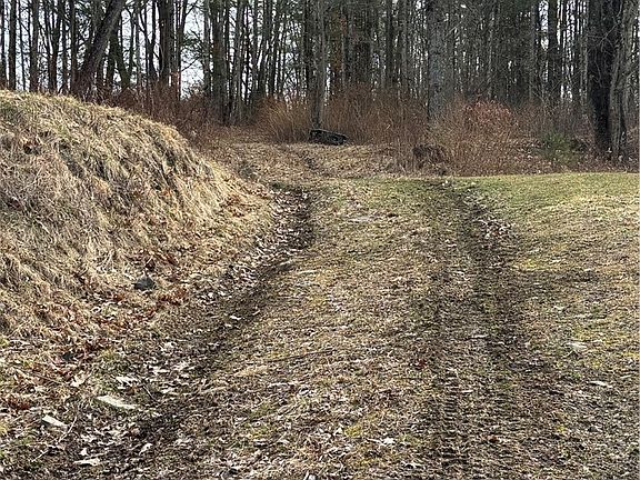 3rd image of 370 Ellis Creek Rd