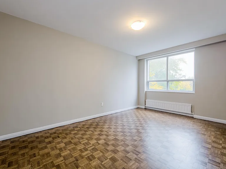 225 Cosburn Ave — Photo 11