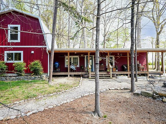 5th image of 562 Peach Orchard Rd