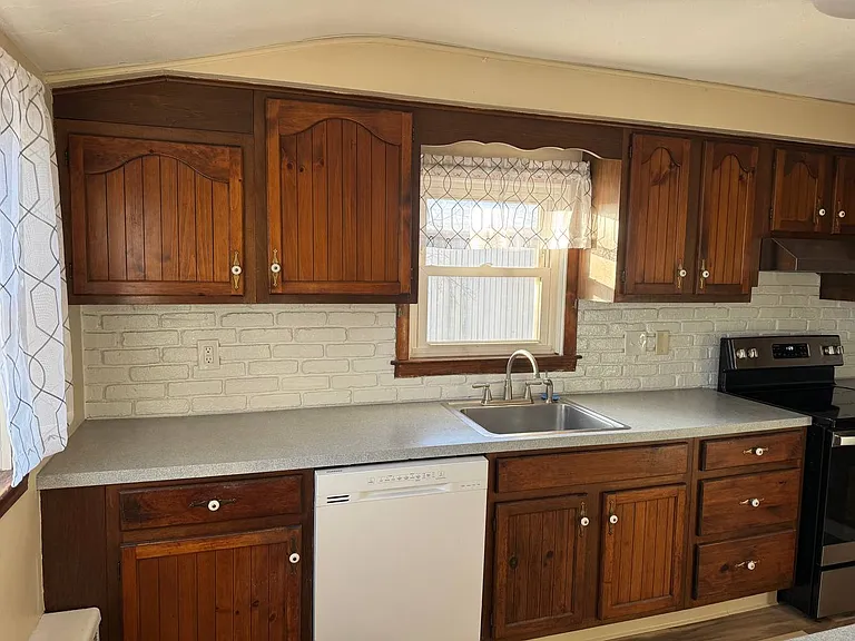 35 Birchland Ave #2 — Photo 4