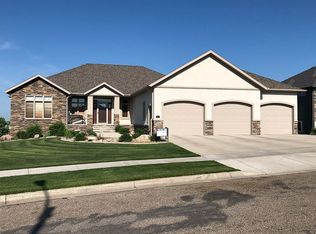 1426 Eagle Crest Loop, Bismarck, ND 58503