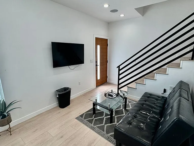 2681 Pomeroy Ave #1/4 — Photo 12