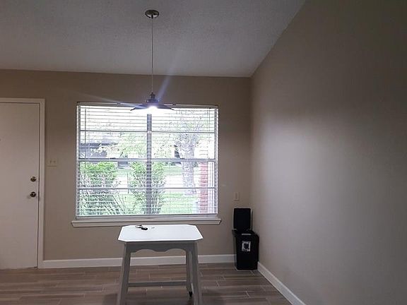 5th image of 1000 Camelot Dr APT 6085