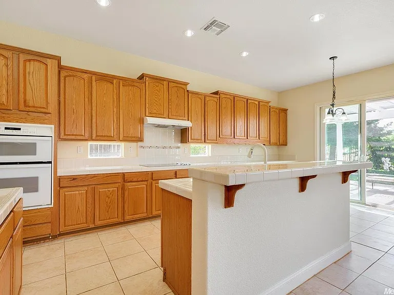 2219 Homestead Hills Ct — Photo 3