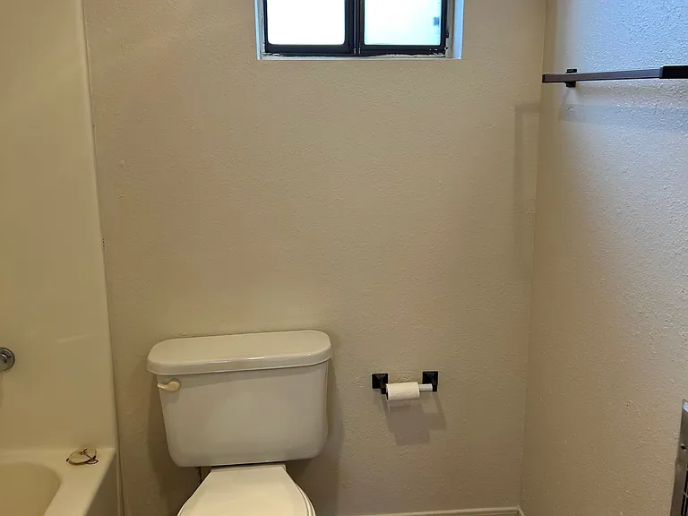 3512 Wellesley Dr NE #C — Photo 12