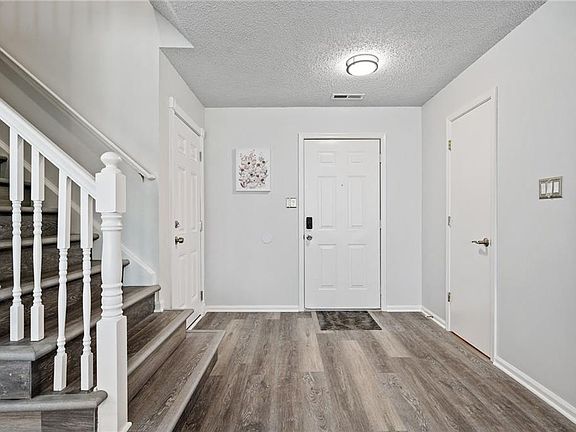 4th image of 5225 Heathglen Circle