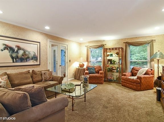 4th image of 939 N Sanborn Dr