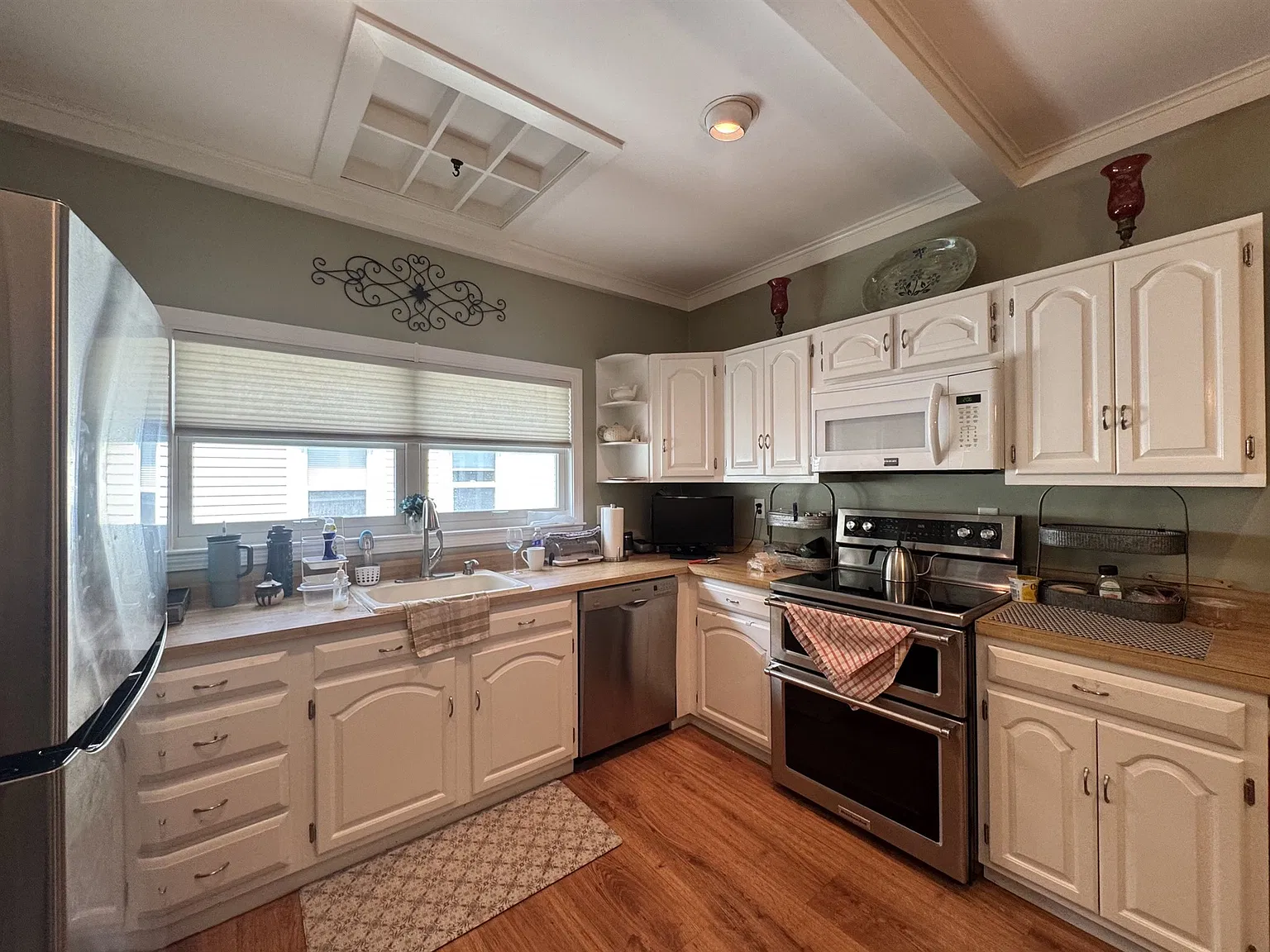 3 bed, 1.5 bath, 1200 sqft, $4,000 — Photo 1