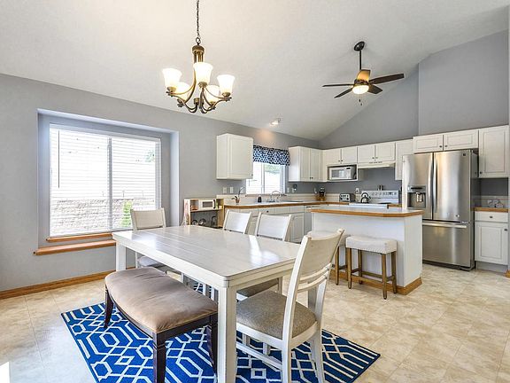 3rd image of 335 N 50th Avenue Pl