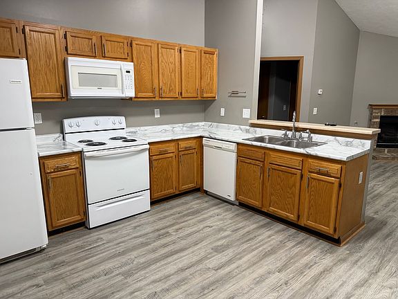 3rd image of 3341-3343 Hopkins Dr