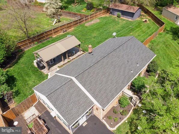 21 Piper Run Ave, Round Hill, VA 20141