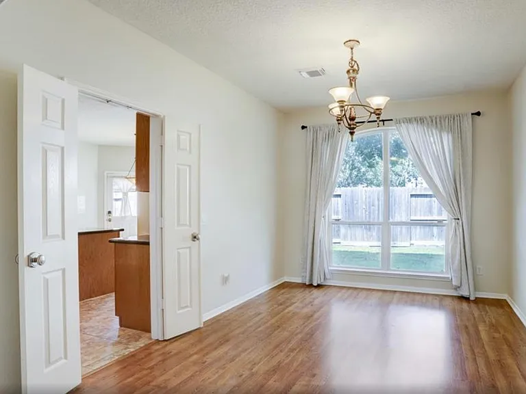 1427 Roundleaf Ct — Photo 3