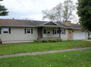 612 E Mann St, Gilman, IL 60938