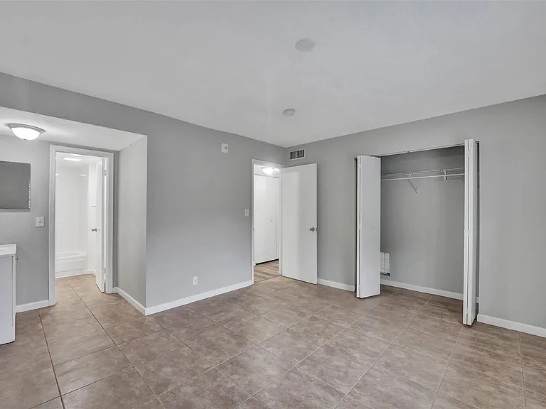 555 SE 8th St #252 — Photo 7
