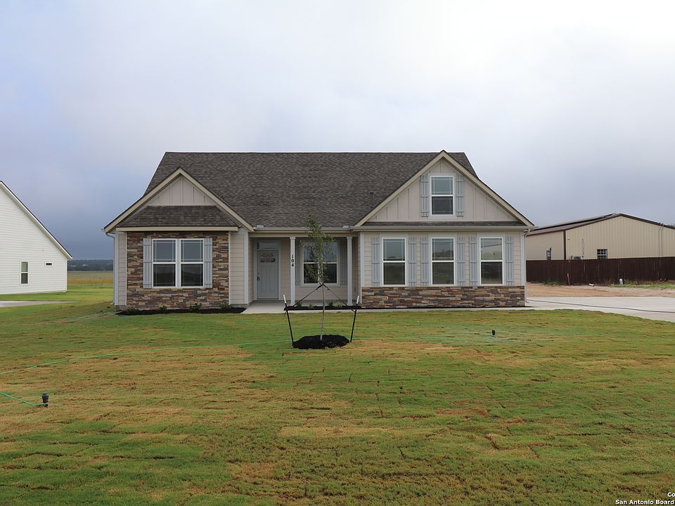 1st image of 104 Turnberry Dr