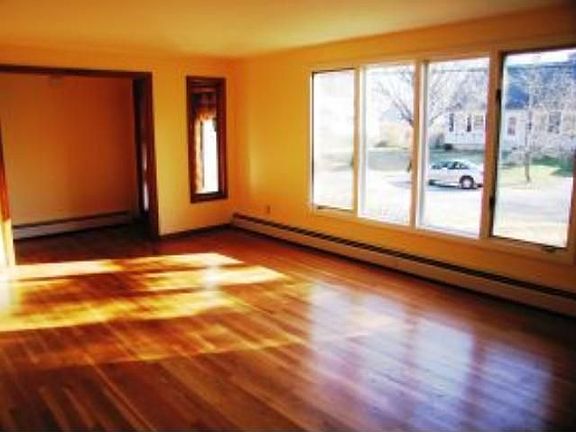 4th image of 10 Oakwood Cir