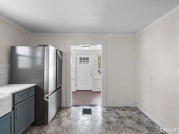 5th image of 41 Riverview Avenue