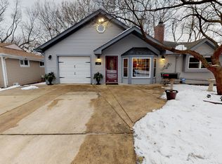 129 N Woodlawn St, Wheaton, IL 60187
