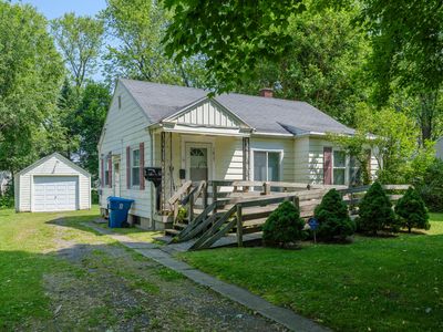 1617 Fulton St, Kalamazoo, MI, 49001