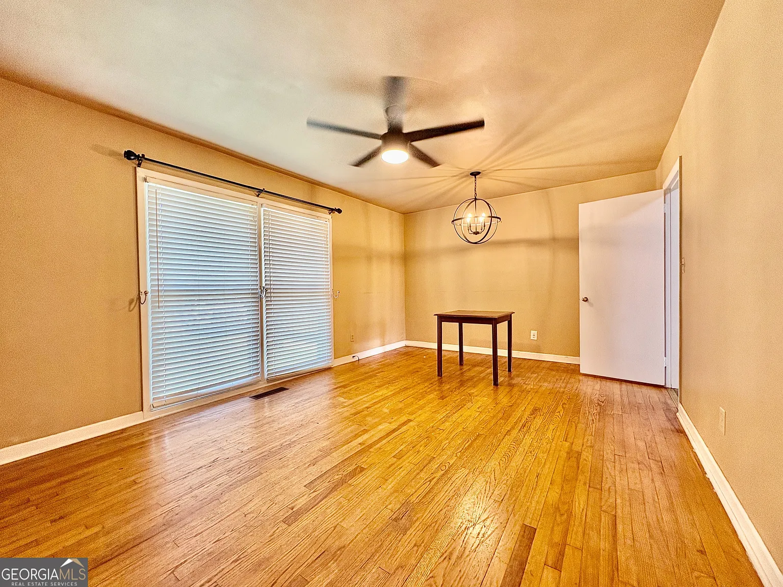 4 bed, 3.0 bath, 1886 sqft, $1,700 — Photo 3