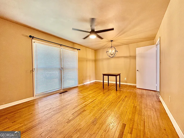 94 Harris Dr — Photo 3