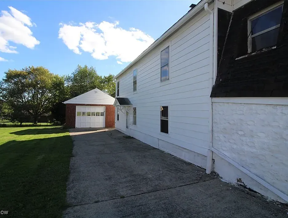 3 bed, 1216 sqft, $1,100 — Photo 2
