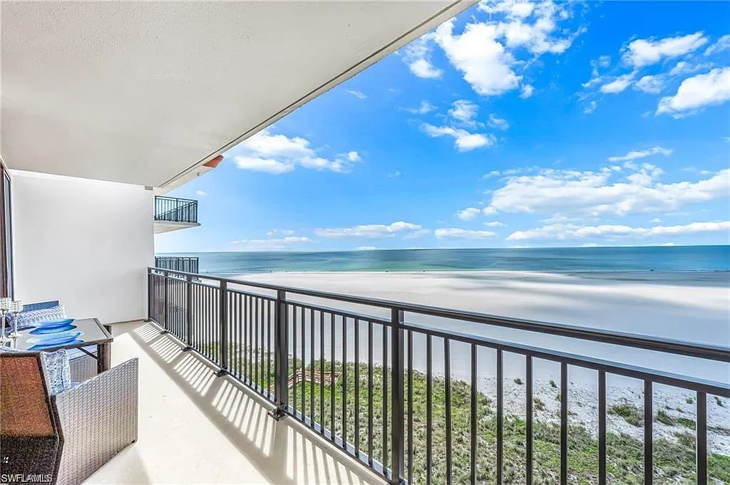 180 Seaview Ct — Photo 3