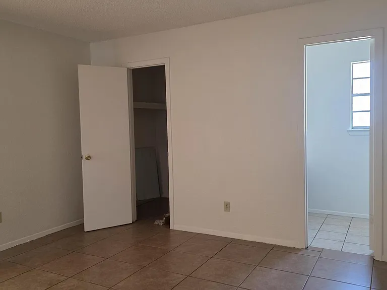 3005 Barkarian Pl — Photo 25