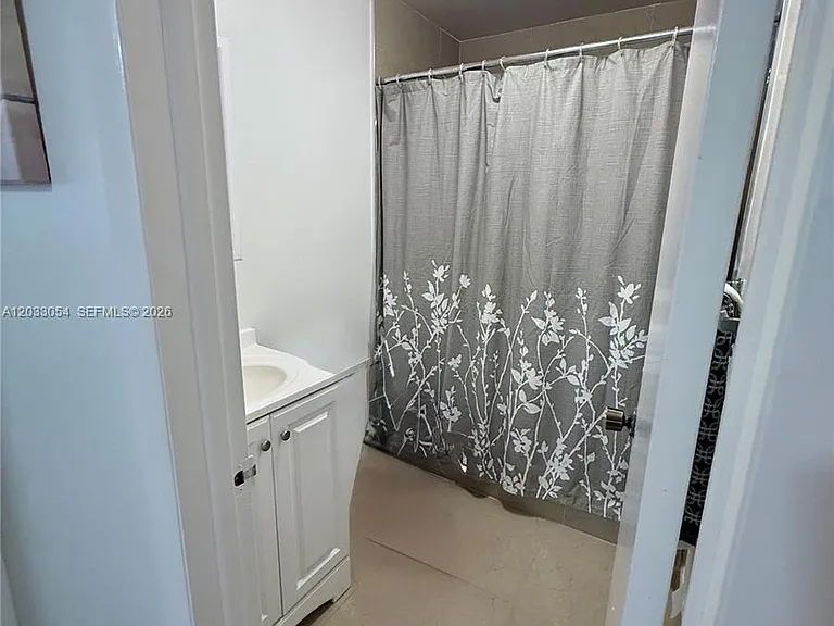 1235 Mariposa Ave #7 — Photo 7