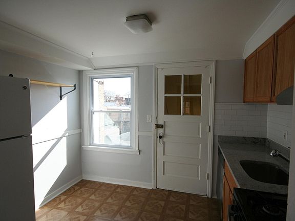 3rd image of 1453 W Berwyn Ave