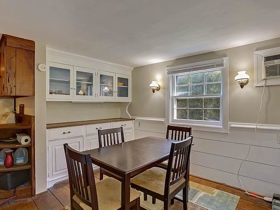 5th image of 106 Washington St