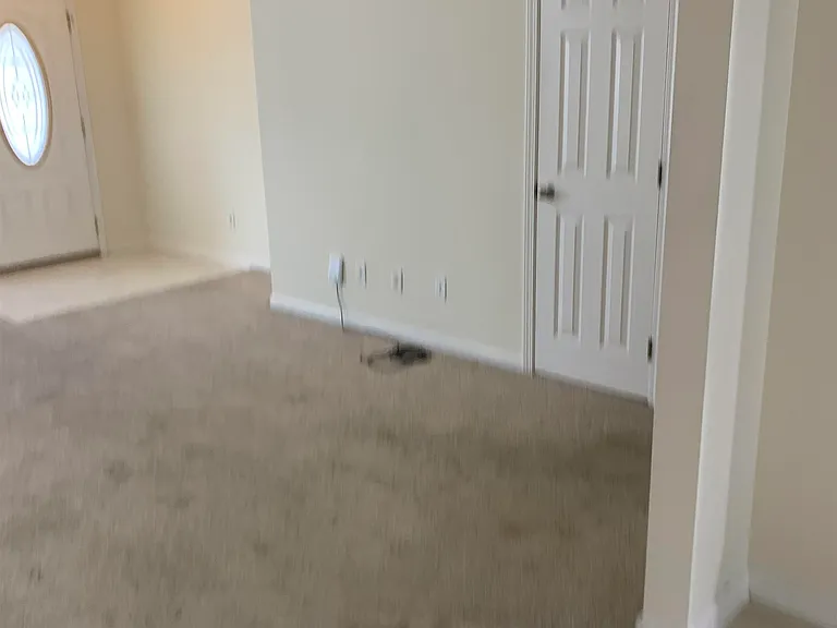211 Royal Palms Ave — Photo 4