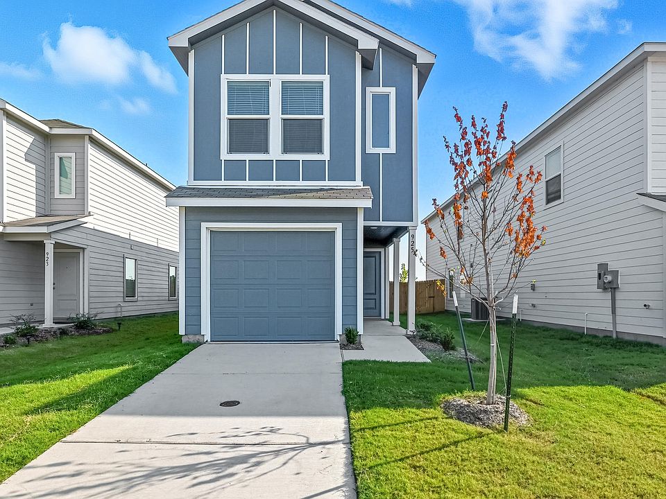1st image of 925 Sandhill Crane Ln