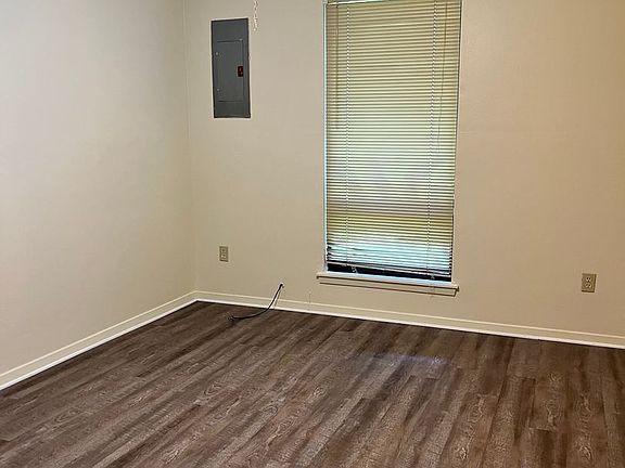 5th image of 407 Wade Ln