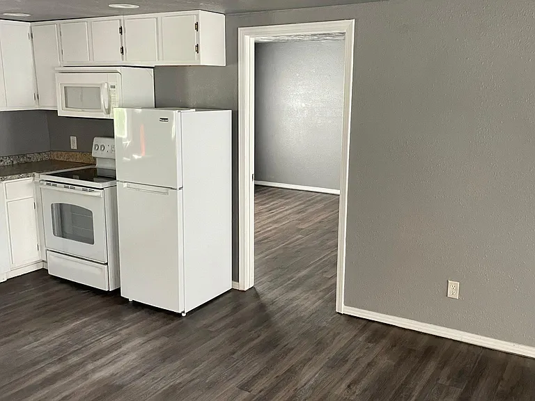 1818 NW 29th St #3 — Photo 3