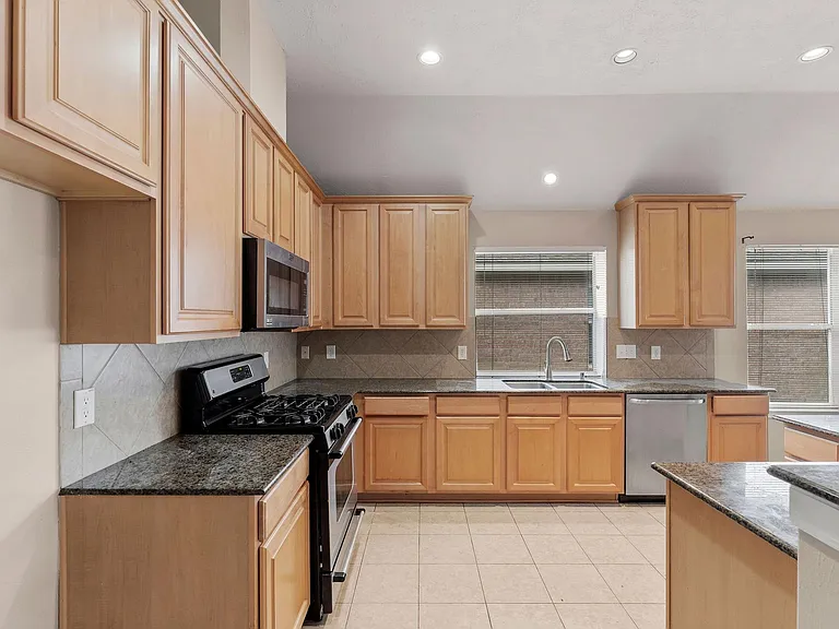 30218 Deleon Fields Dr — Photo 20