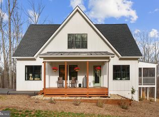 4945 S Windswept Ln, Marshall, VA 20115