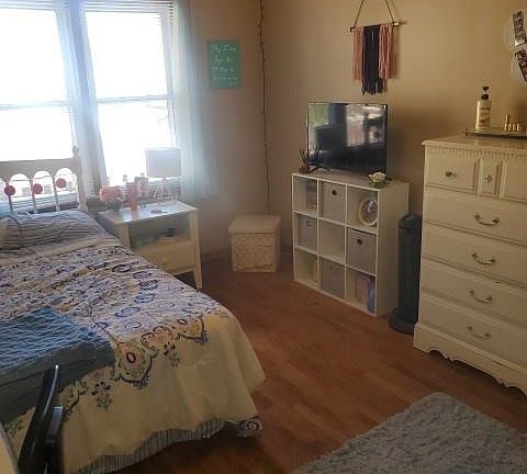 5th image of 701-704 Vincent Ct