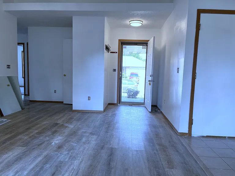 1141 N Nolting Ave — Photo 9