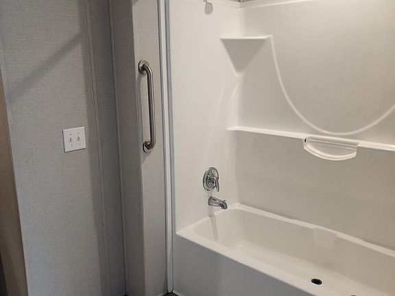 3rd image of 1000 Chateau Blvd #1