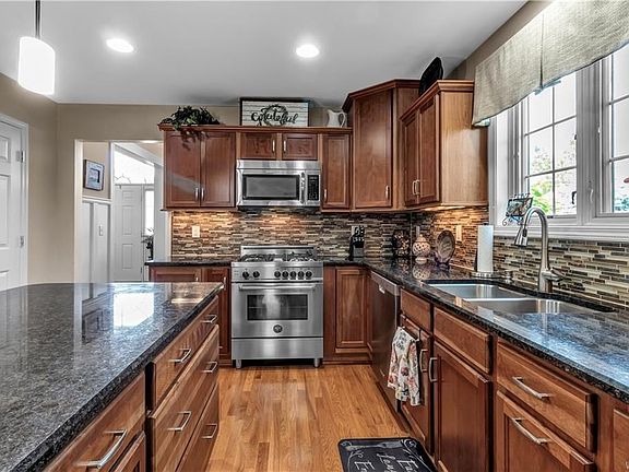 2nd image of 5573 Privet Dr